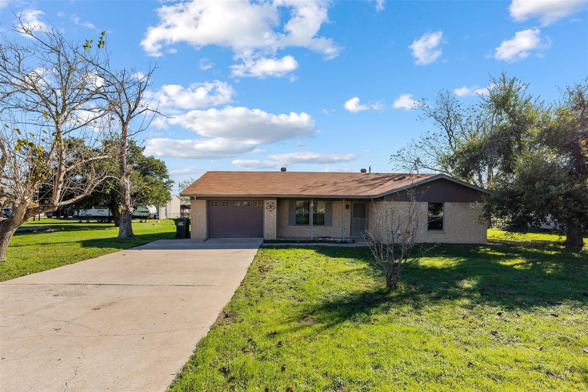 407 N Broad St, Coupland, TX, 78615 MLS 5323749