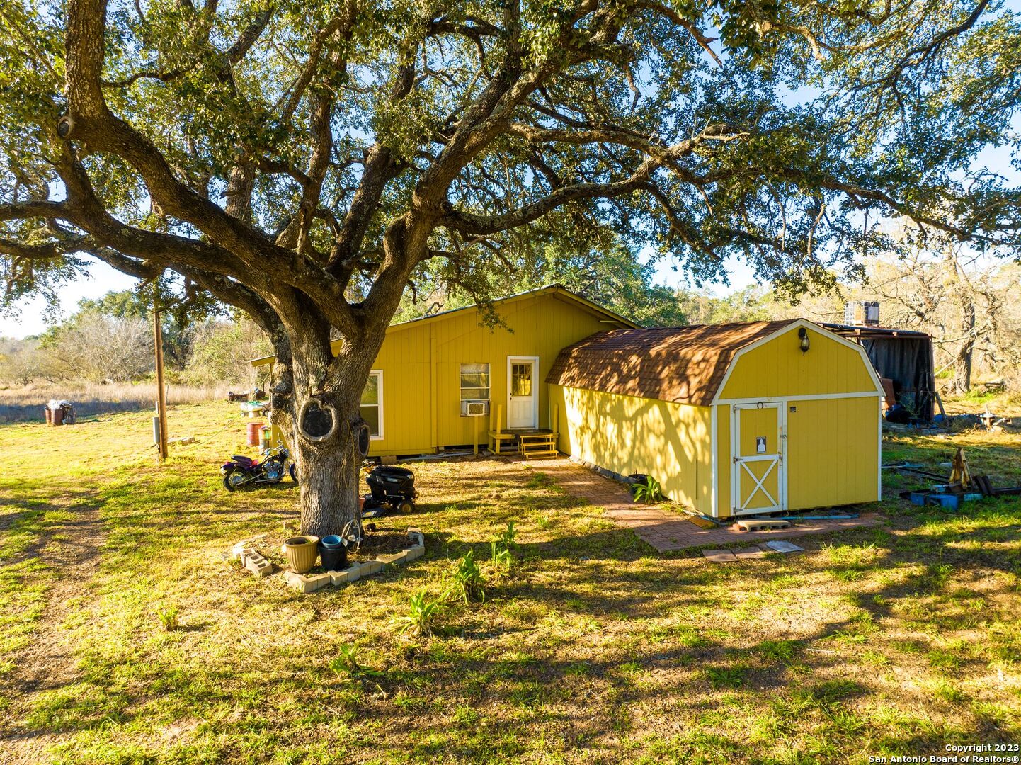 689 Bootleg Rd, Pleasanton, TX, 78064 MLS 1739974